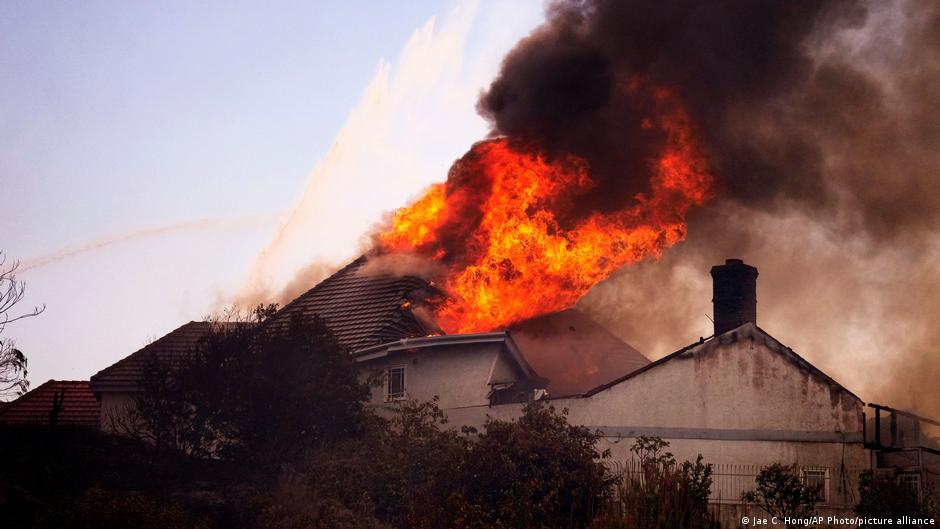 US: California wildfires destroy homes, force evacuations