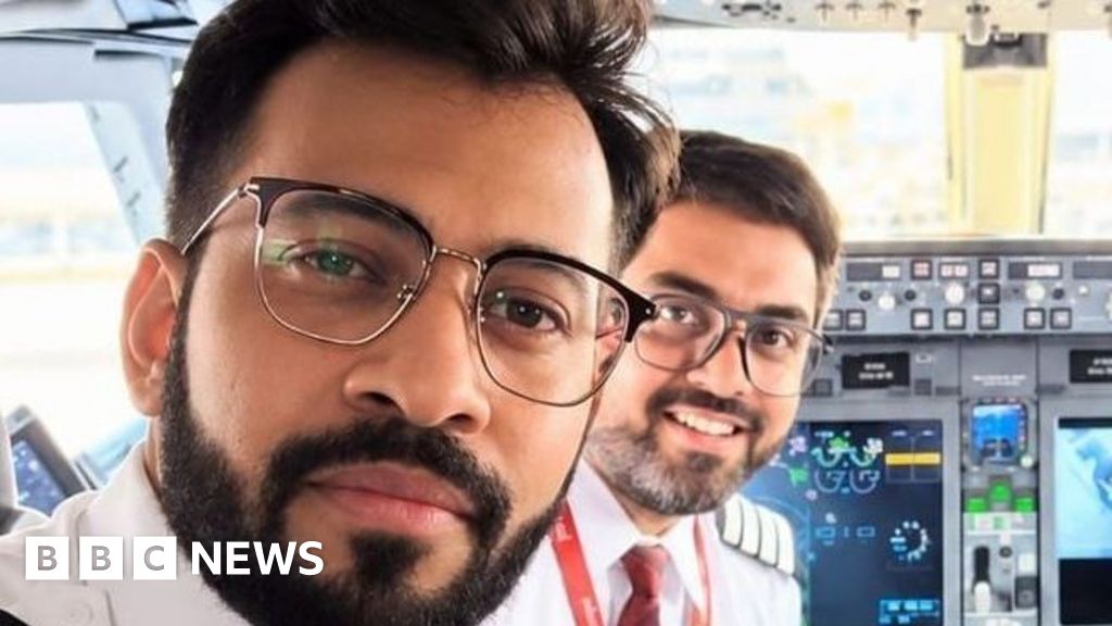 'He's taught us courage': Friend on Indian pilot hailed as a hero - BBC