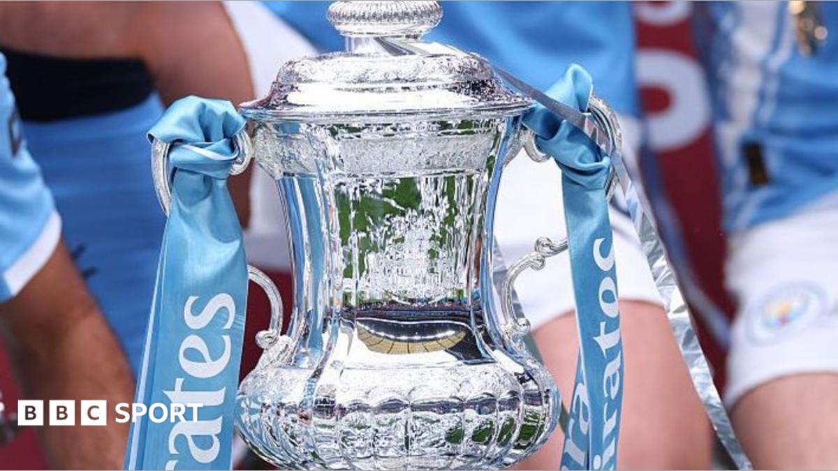 Leicester City celebrate winning the 2020-21 FA Cup