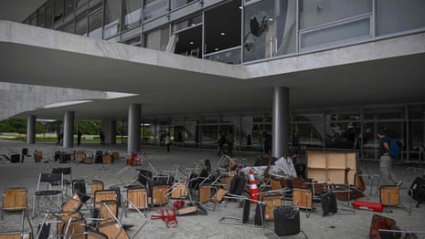 Brazil’s presidential palace left in ruins after Bolsonaro’s supporters storm the building – video