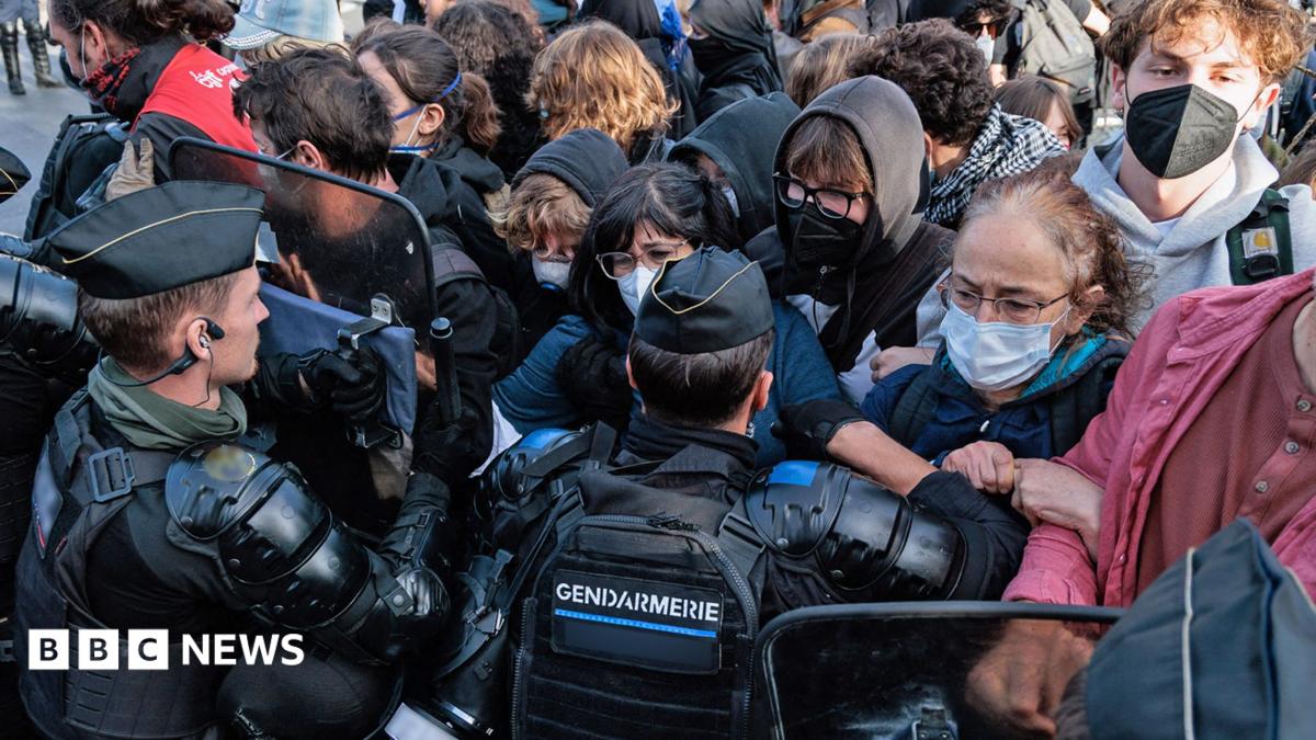 France school protests: Almost 2,000 schools blockaded or closed, says union