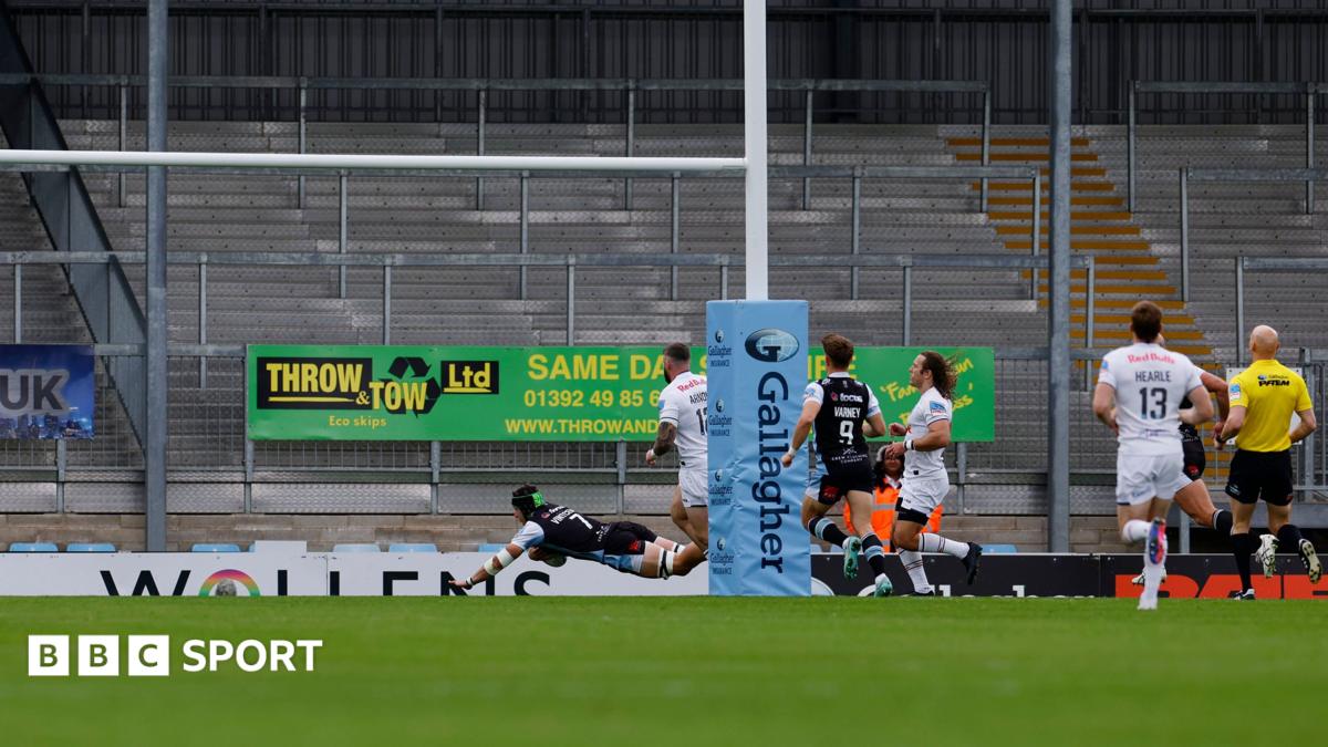 Ross Vincent scores a try in front of an empty North Terrace against Newcastle on Sunday