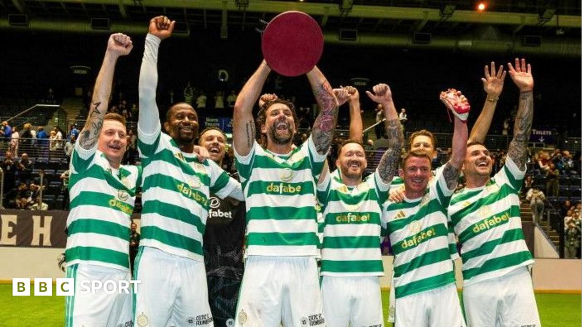Celtic celebrate their Tennent's Sixes victory