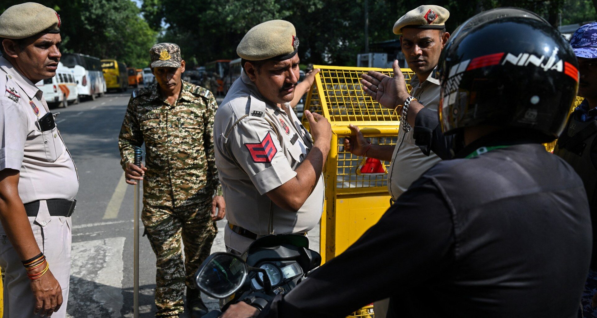 Police detain leaders of India’s ‘cockroach’ movement at New Delhi protest | Elections News