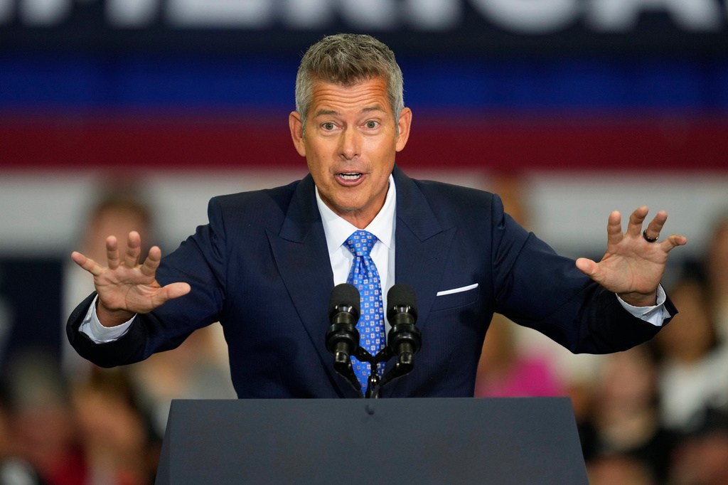 Transportation Secretary Sean Duffy speaks at Universal Contracting and Urban Tree Trimming, Monday, Aug. 31, 2026, in Sterling Heights, Mich.