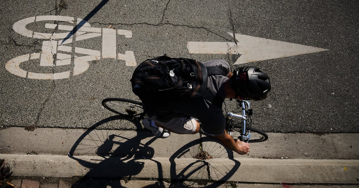 Toronto traffic: voters remain split on bike lanes, poll shows