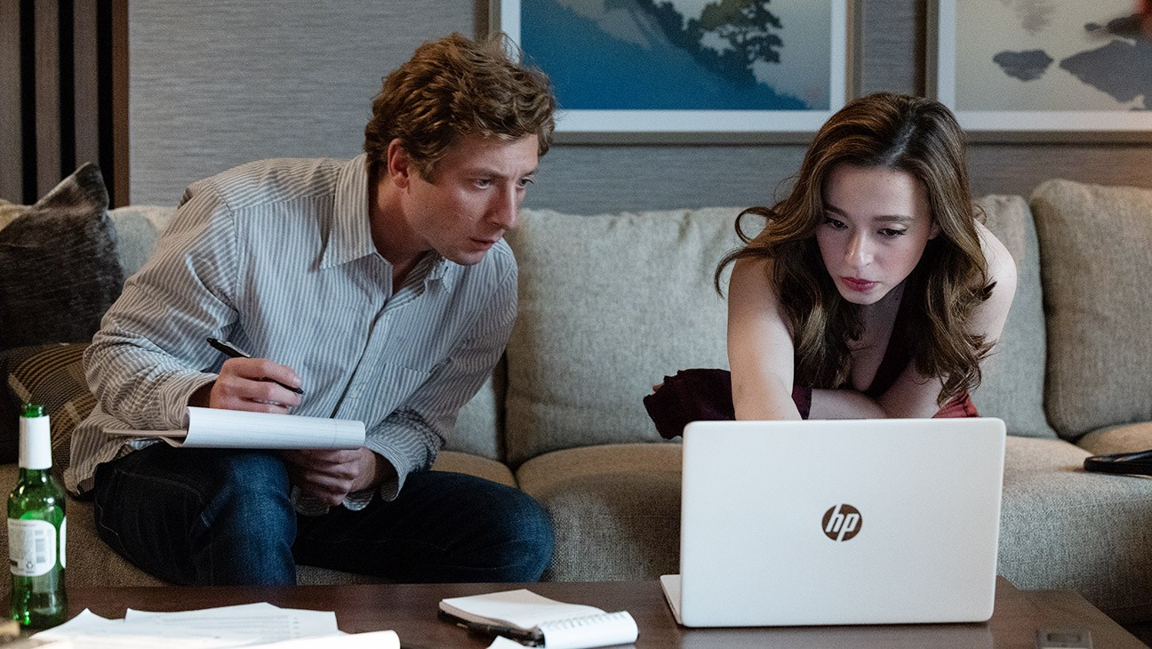 Jeff Horwitz (Jeremy Allen White) and Frances Haugen (Mikey Madison) in Columbia Pictures’ The Social Reckoning