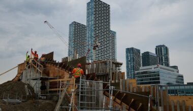 Investors buying unsold Toronto condos at 40% discount to original selling price, report finds