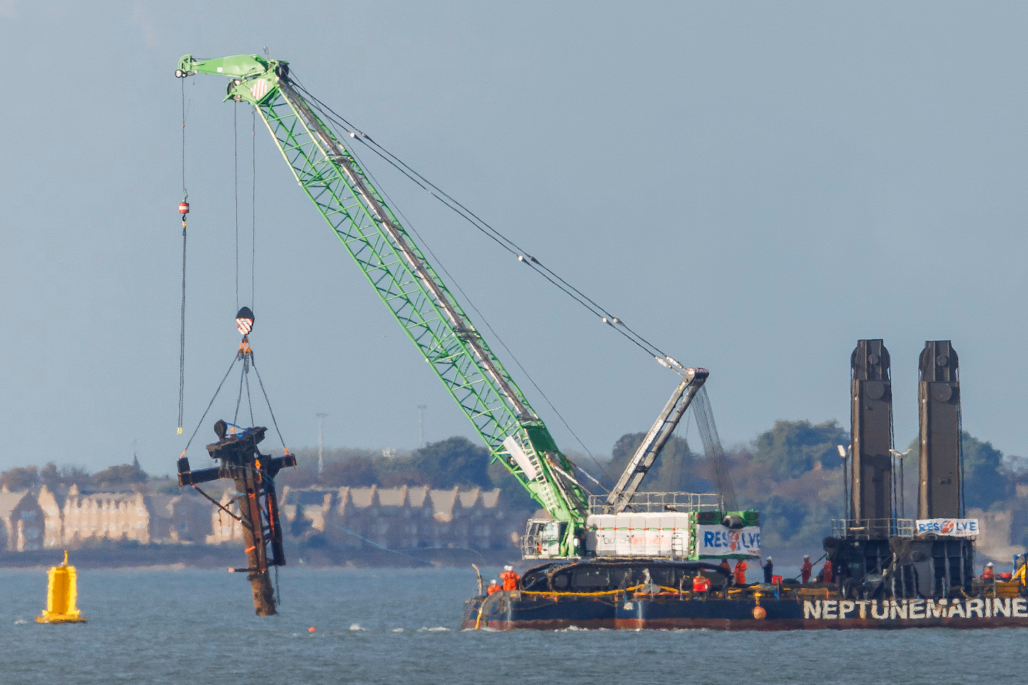 U.S. shipwreck, laden with World War II munitions, is a time bomb near London