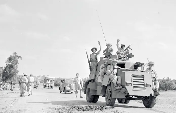 Israeli troops enter the Arab city of Ramleh during Israel’s War of Independence, July 25, 1948. (Bettmann/Getty Images)