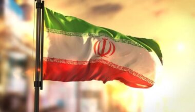 Iran's national flag waves in the wind (Photo: Hamshahrionline)