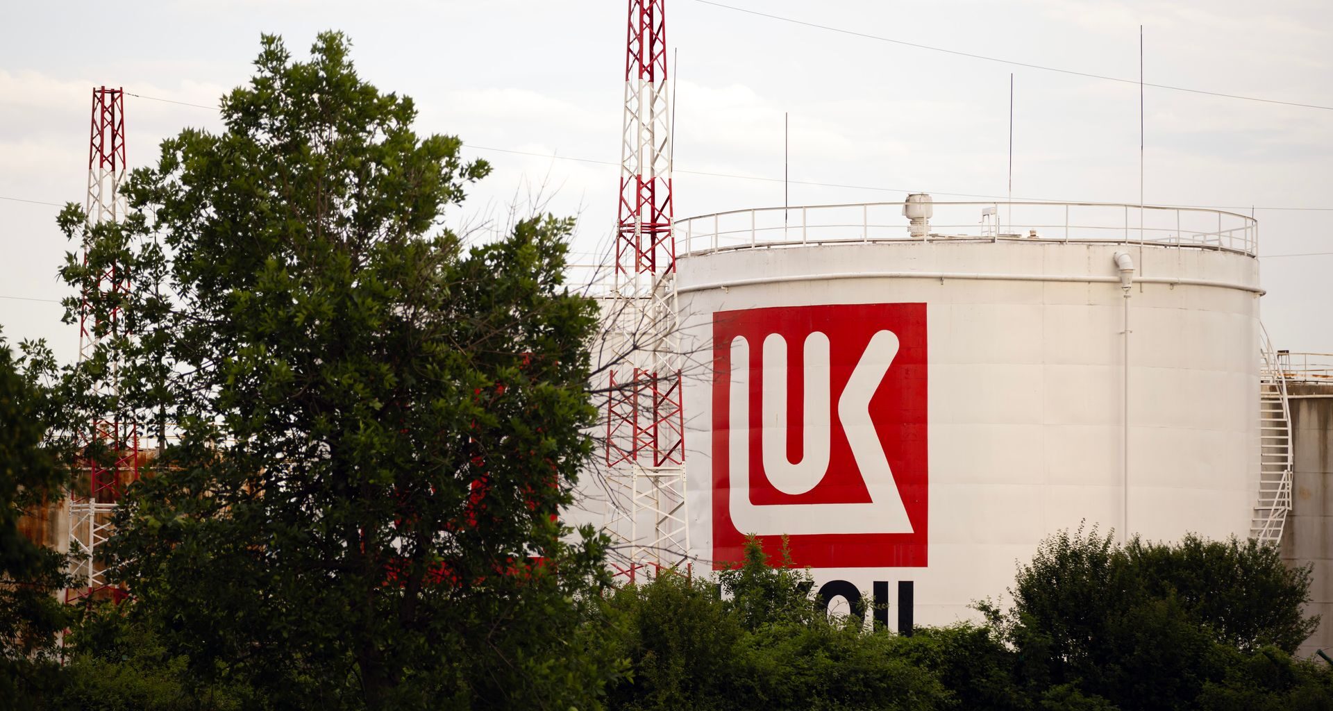 U.S. peace negotiations with Russia could now involve multi-billion dollar Lukoil deal, NYT reports