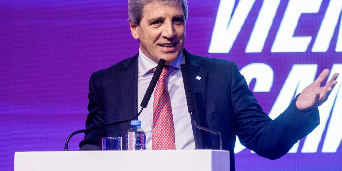 Argentina to give 'golden passport' to foreigners that make a $350,000 contribution to its treasury