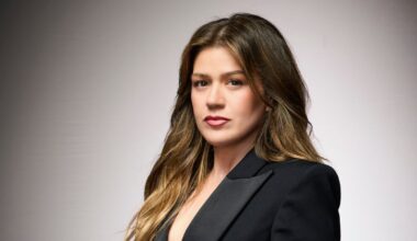 Kelly Clarkson Feuds With Brooklyn Store After Bad Experience