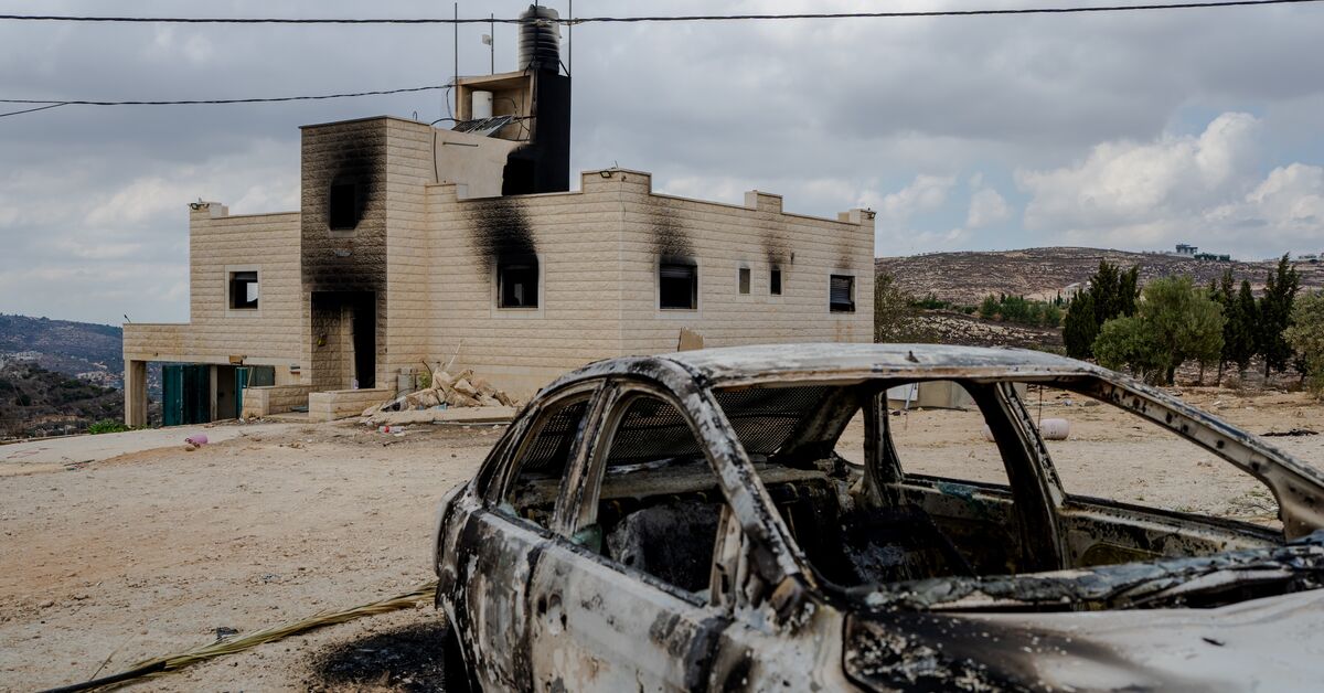 West Bank settlers attack Israeli activists as Netanyahu claims 'hoax'