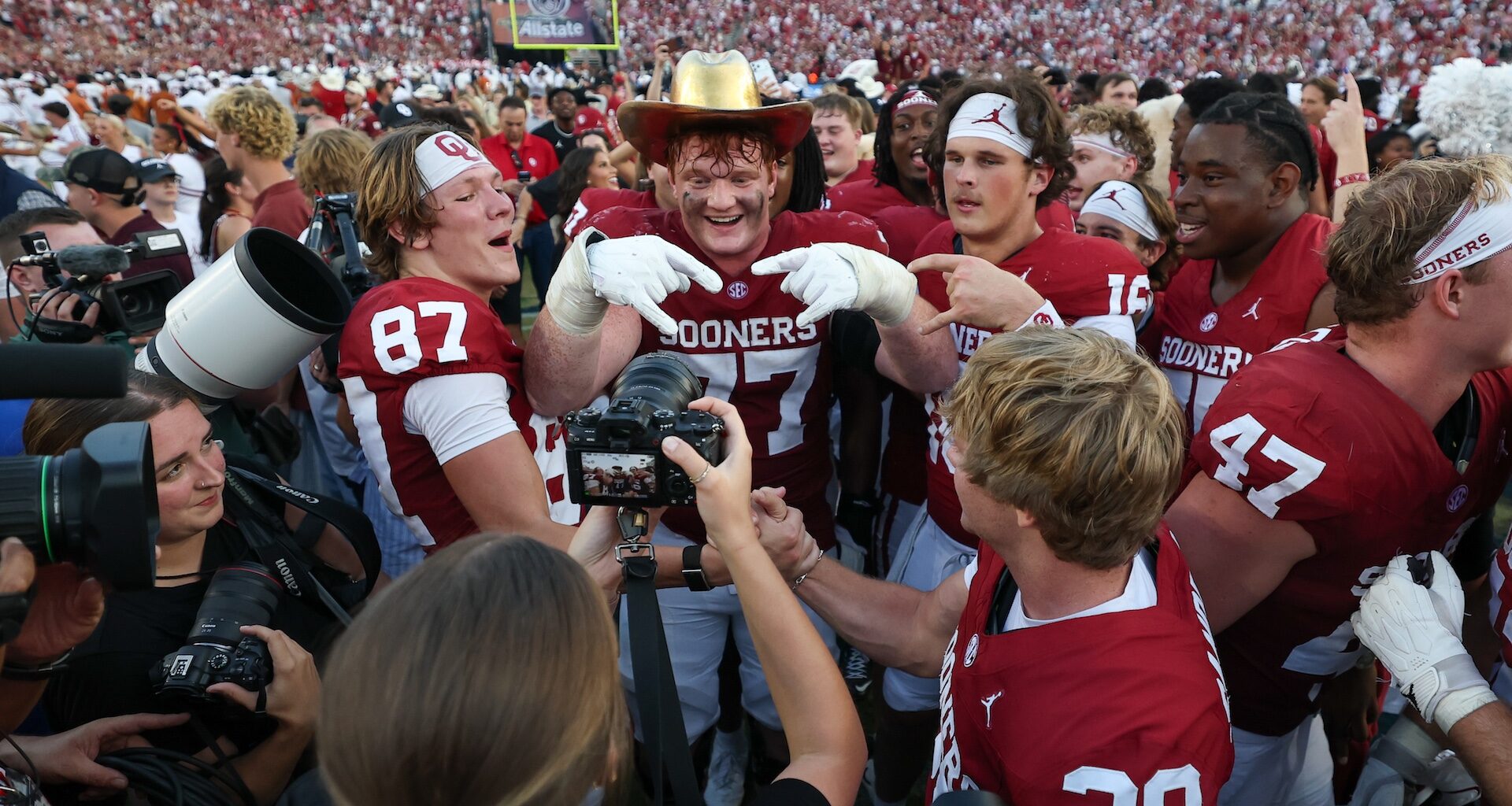 TUSCALOOSA, ALABAMA - SEPTEMBER 19: Alabama Crimson Tide players pose with fans after beating the Florida State Seminoles 50-36 at Bryant-Denny Stadium on September 19, 2026 in Tuscaloosa, Alabama.