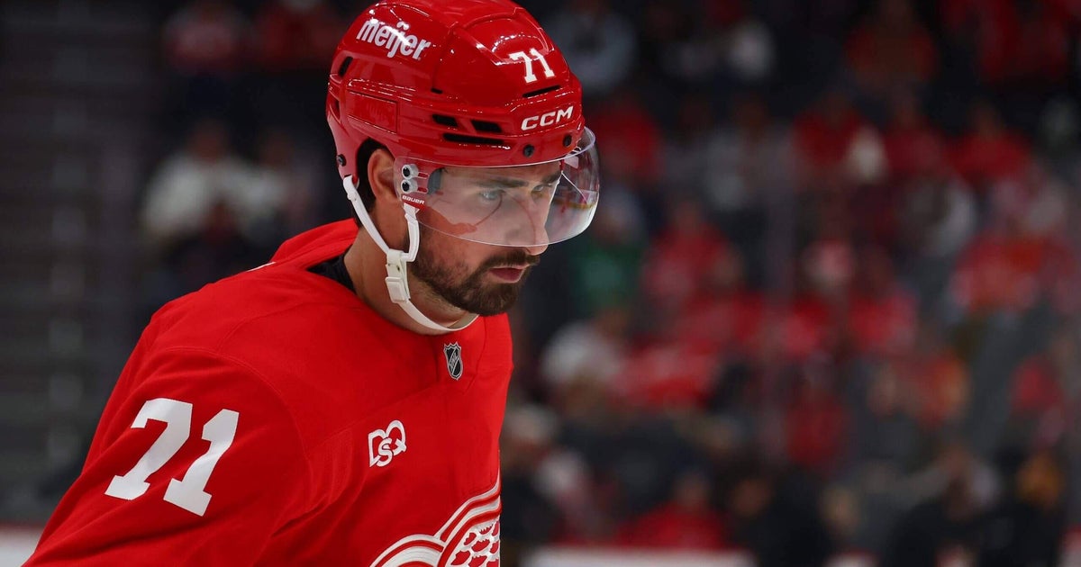 Canadiens fans chant ‘We want Larkin’ against Red Wings in Montreal