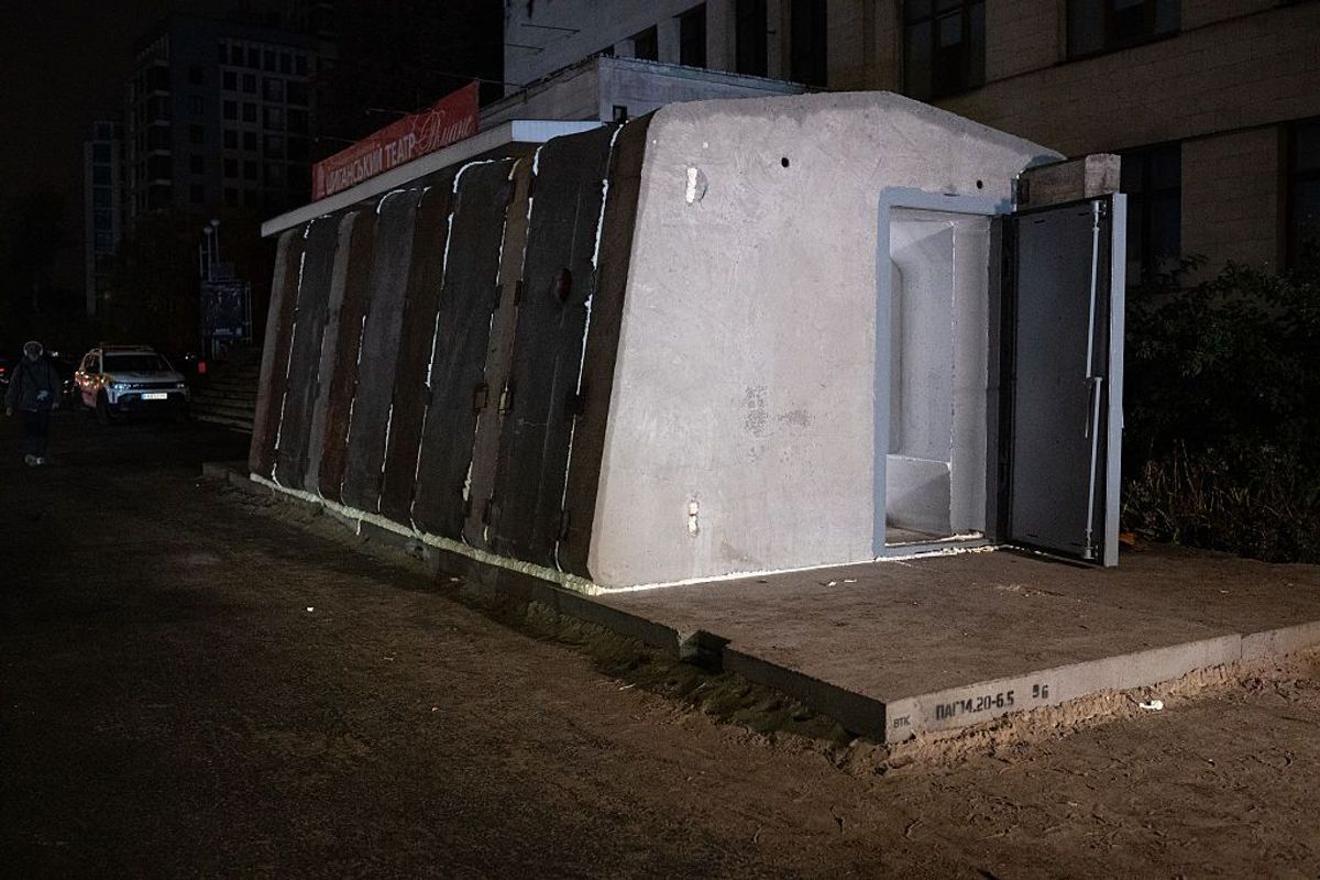 Russian ballistic missiles slam Kyiv right as air raid alarms sound