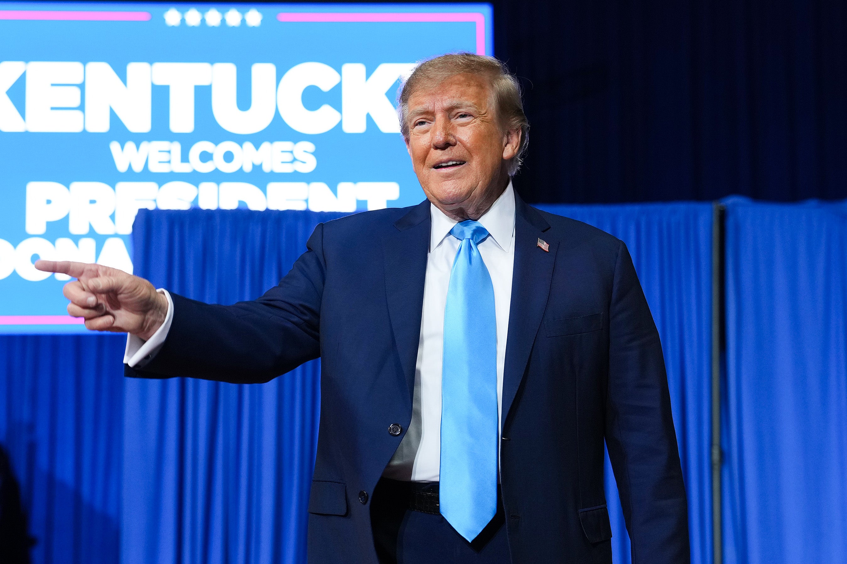 At a rally in Kentucky on Saturday, President Donald Trump reprised familiar attacks on Democrats and predicted a strong Republican showing in the midterm elections. Behind the scenes, he is reportedly blaming his aides ahead of the midterms