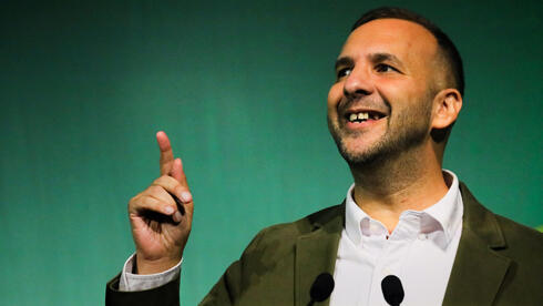 UK Greens vote on motion critics say backs Israel’s destruction; Jewish leader to abs