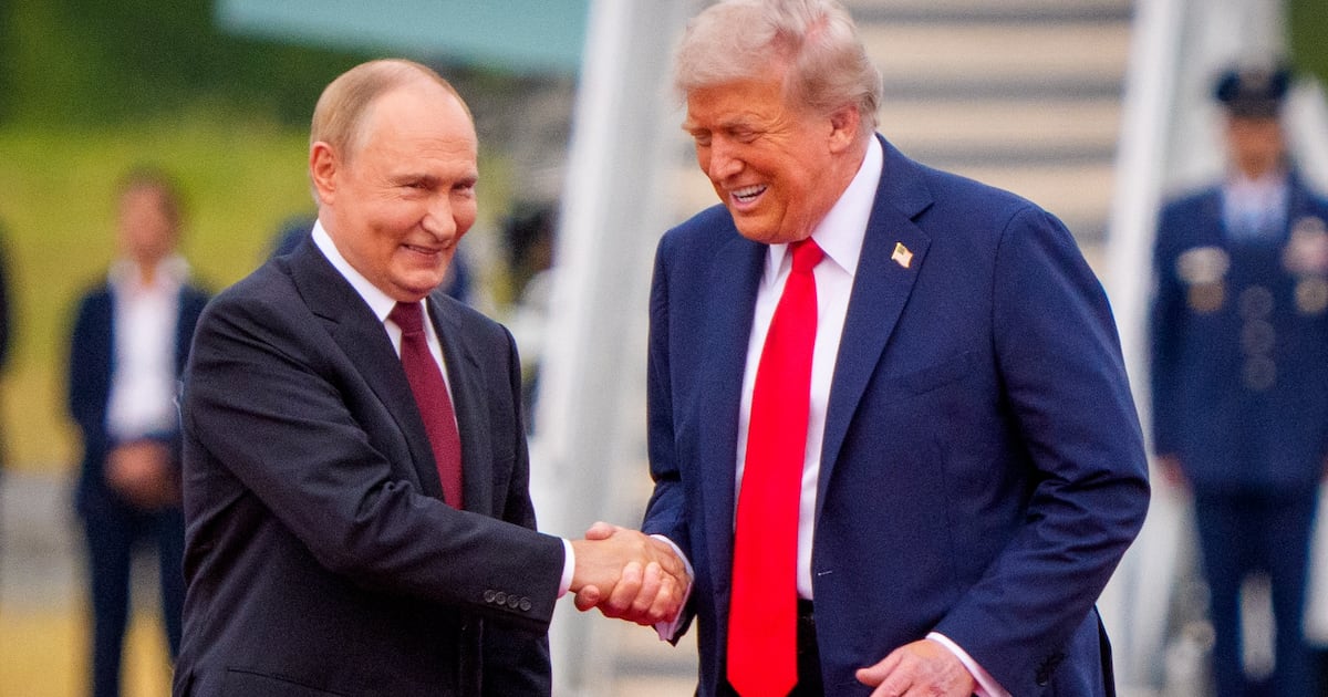 Murdoch Paper Unleashes Savage Verdict on Trump’s Suck-Up to Putin