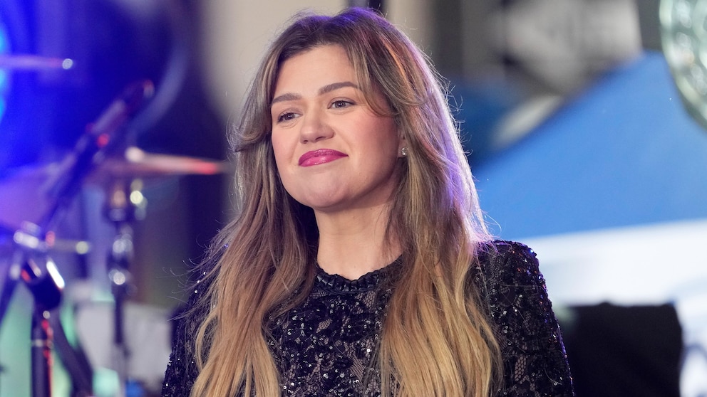 Why Kelly Clarkson is feuding with a New York store