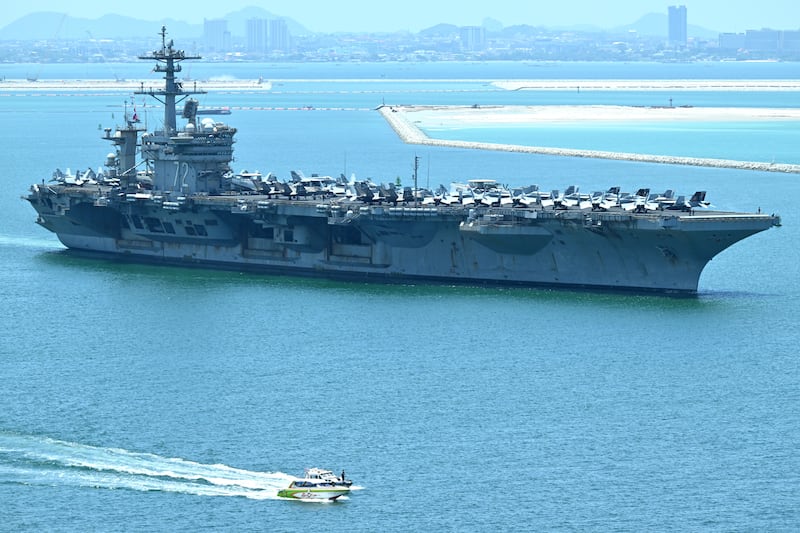 The aircraft carrier USS Abraham Lincoln, pictured departing Laem Chabang Port after concluding a five-day port visit to Thailand. The U.S. Navy vessel originally docked on September 2, 2026, allowing its crew of approximately 5,000 personnel to enjoy shore leave and rest in Pattaya following an extended 286-day operational deployment in the Middle East.