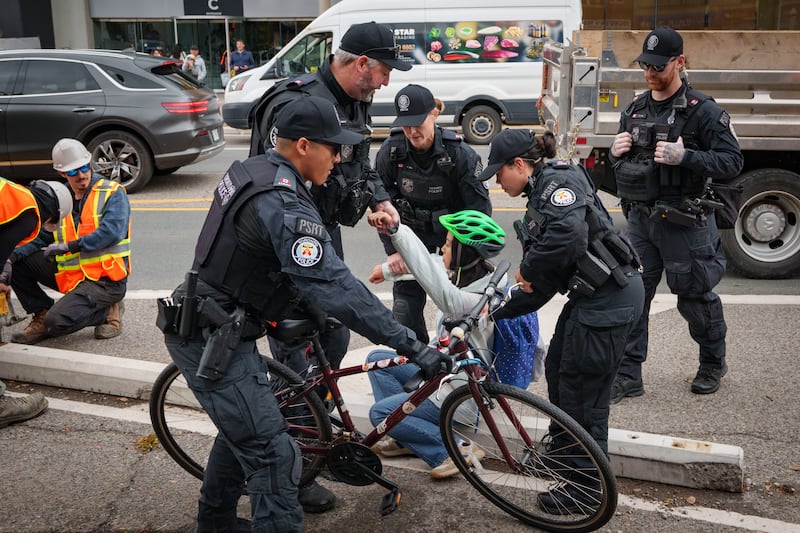 Battle over bike lanes: Police move protestors off of infrastructure, warn of arrests
