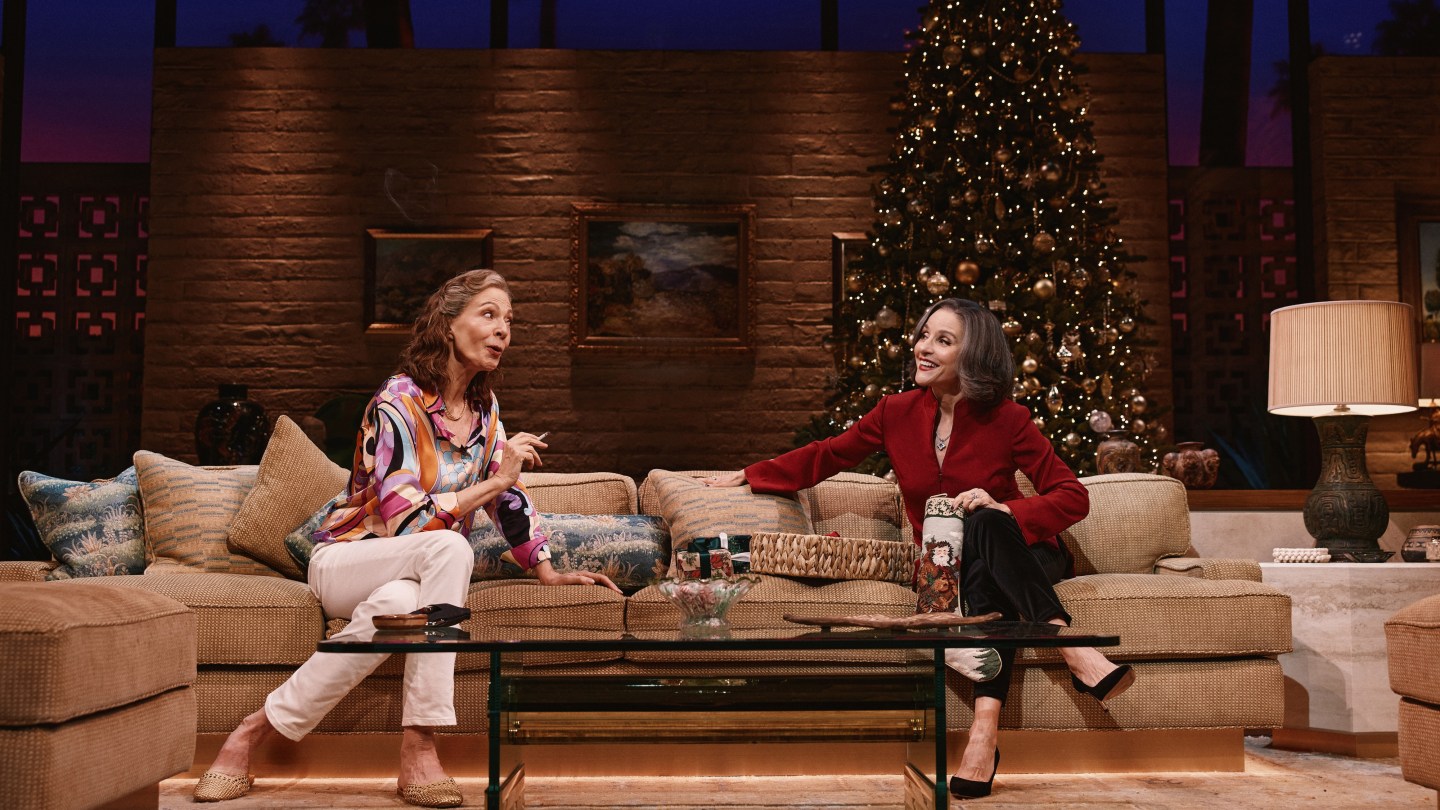 'Other Desert Cities' Broadway Review: Julia Louis-Dreyfus' Iffy Debut