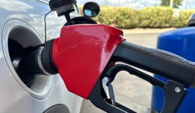 Fill up on gas before prices go up on Friday: analyst