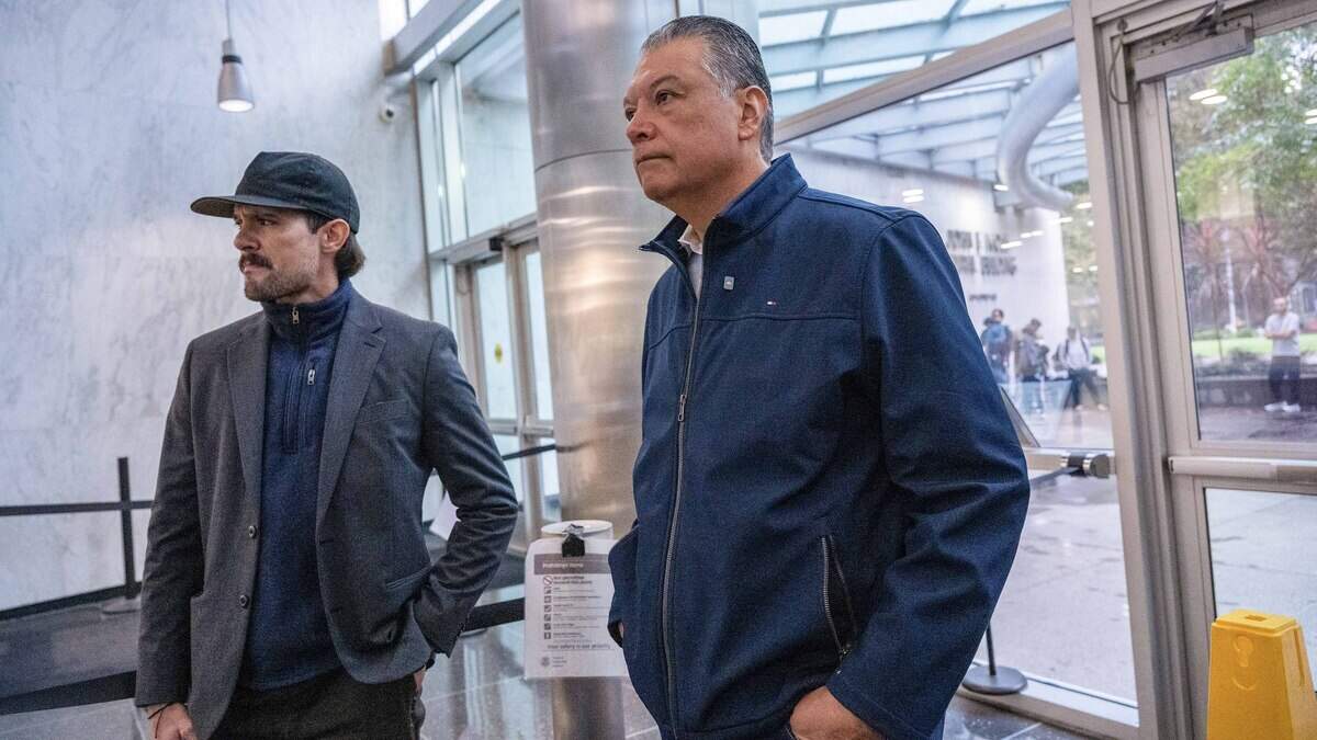 Sen. Alex Padilla inspects Sacramento ICE holding center