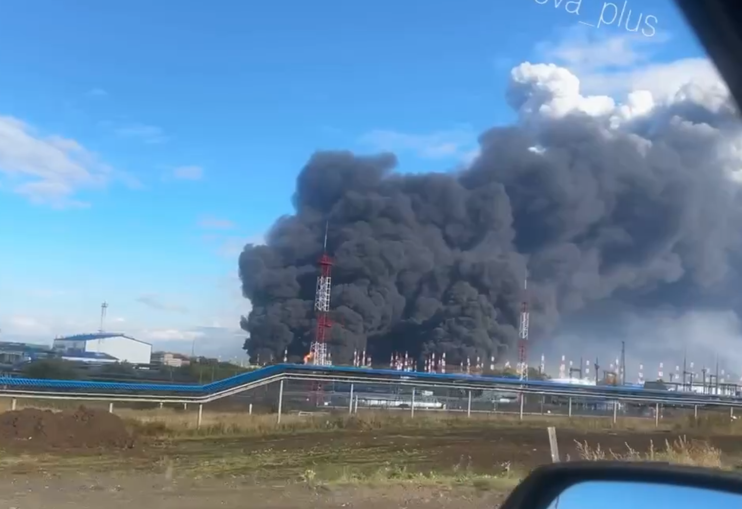 Huge blaze breaks out at Russian oil facility in Samara Oblast