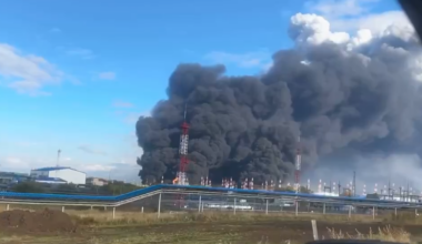 Huge blaze breaks out at Russian oil facility in Samara Oblast