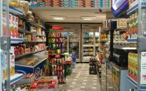 Soaring Food Inflation in Iran Exacerbates Economic Hardships