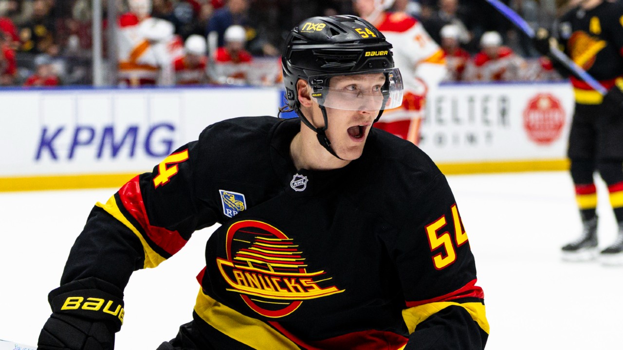 Scout's Analysis: What Maple Leafs get in Raty, Canucks in Quillan