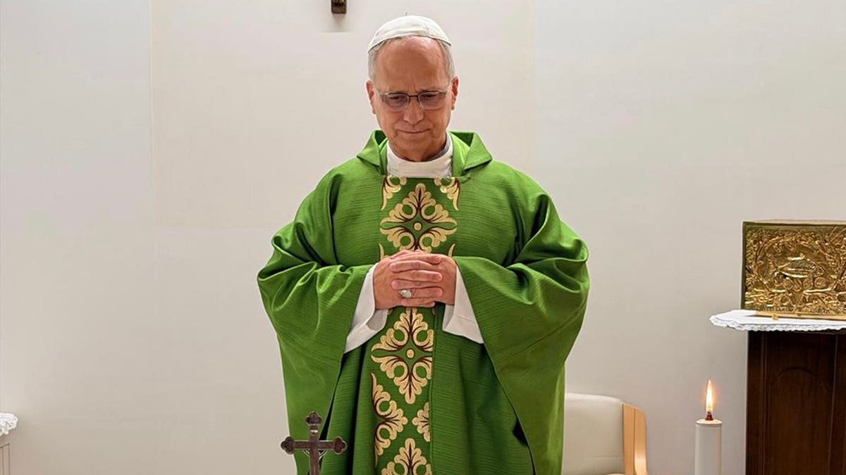 pope does communion during hospital mass