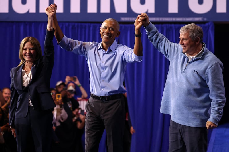 Former US President Barack Obama joins hands with former US Senator Sherrod Brown (D-OH) and Democratic gubernatorial candidate Amy Acton after a rally ahead of the midterm elections in Cleveland, Ohio, US, October 24, 2026. REUTERS/Shannon Stapleton     TPX IMAGES OF THE DAY
