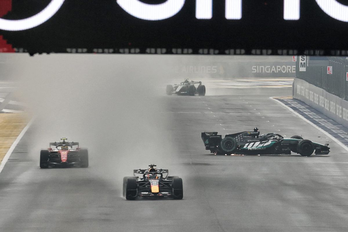 Verstappen wins delayed Singapore sprint, Russell crashes from lead
