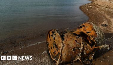 Las Vegas police ID remains of man found in barrel in Lake Mead - BBC