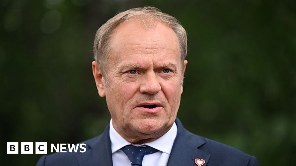 Poland detains man suspected of planning assassination of PM Donald Tusk - BBC