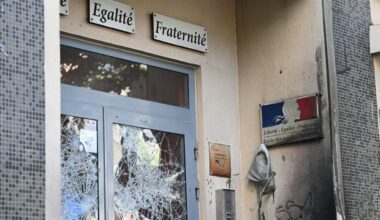 Students continue to protest in France as hundreds of schools close | Protests News