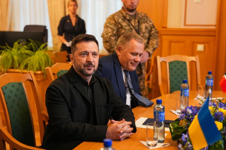 Ukraine's President Volodymyr Zelensky (L) visits Norway's Parliament (Storting) on October 21, 2026, one day after a meeting in the Norwegian capital on the situation in Ukraine.