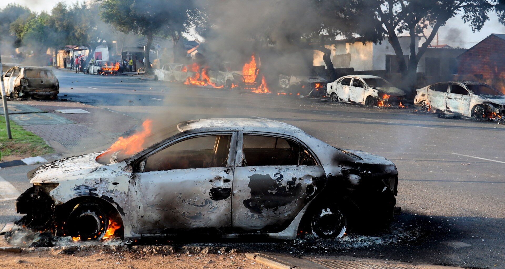 South Africa protests turn violent amid rage over asylum ruling | Migration News