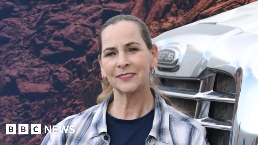 Arizona congressional candidate says she was raped while repairing campaign sign - BBC