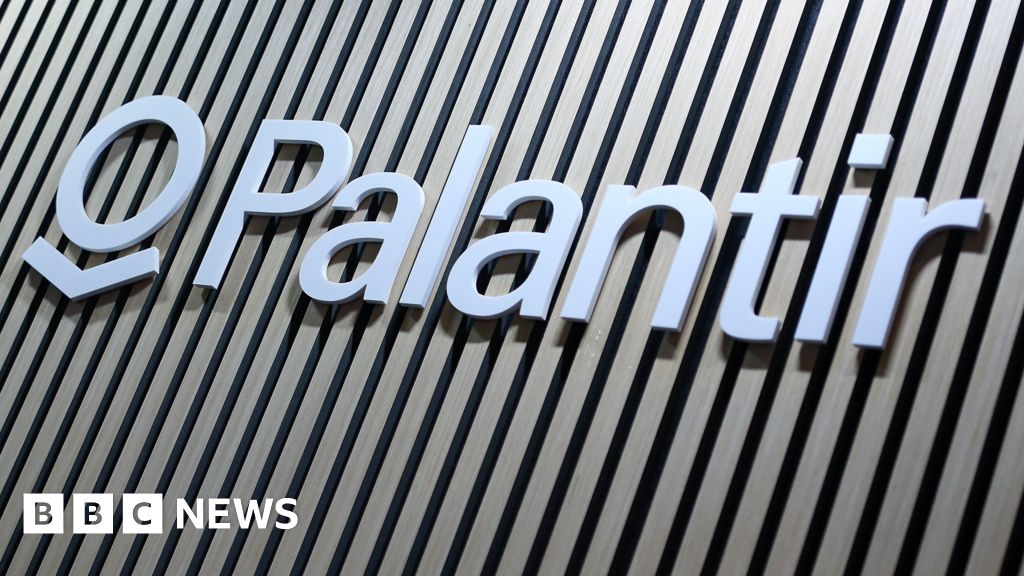 Palantir drops City Hall legal fight over Met deal - BBC
