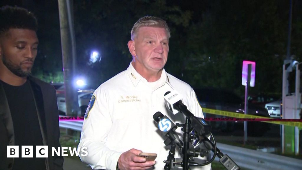 Girl, 12, fatally shot in US during 'dispute over parking space' - BBC