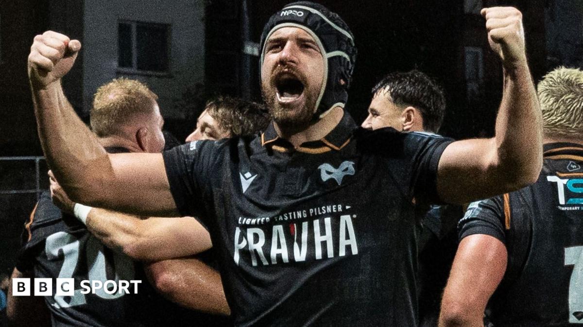 Morgan Morris celebrates an Ospreys try against Dragons