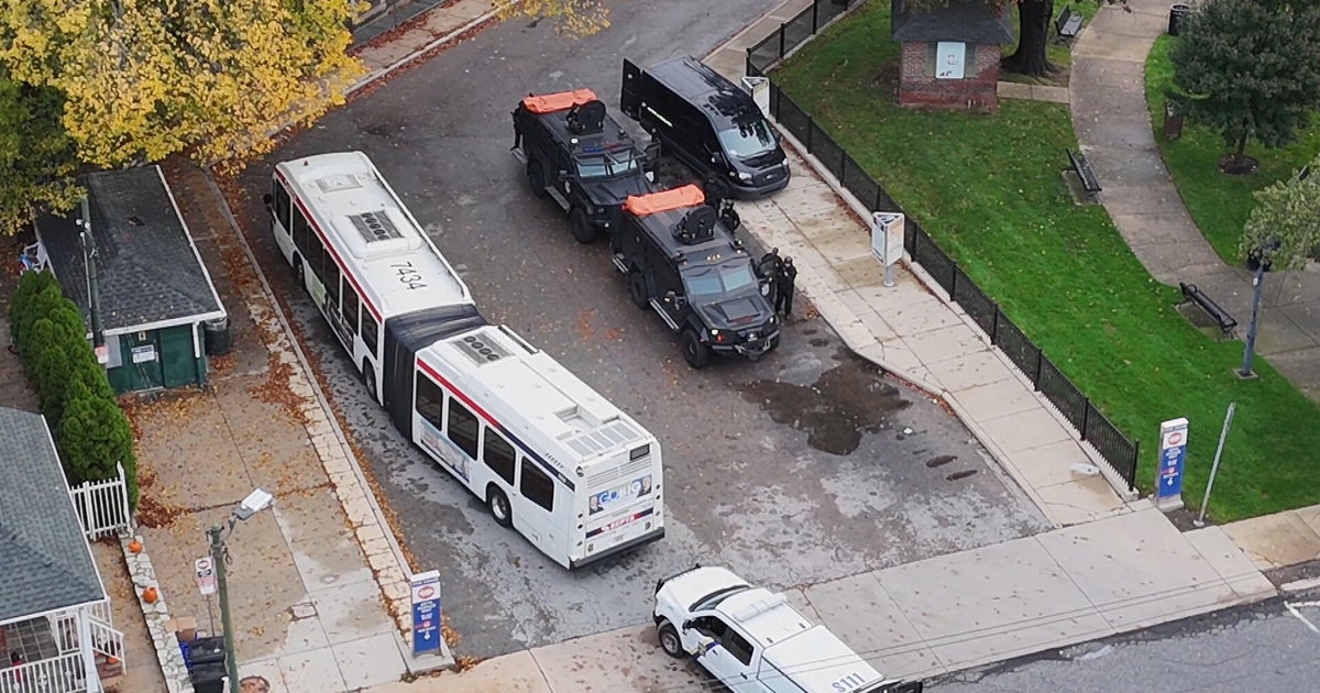 Man suspected of shooting, killing 2 women in Northwest Philadelphia now barricaded on SEPTA bus, police say