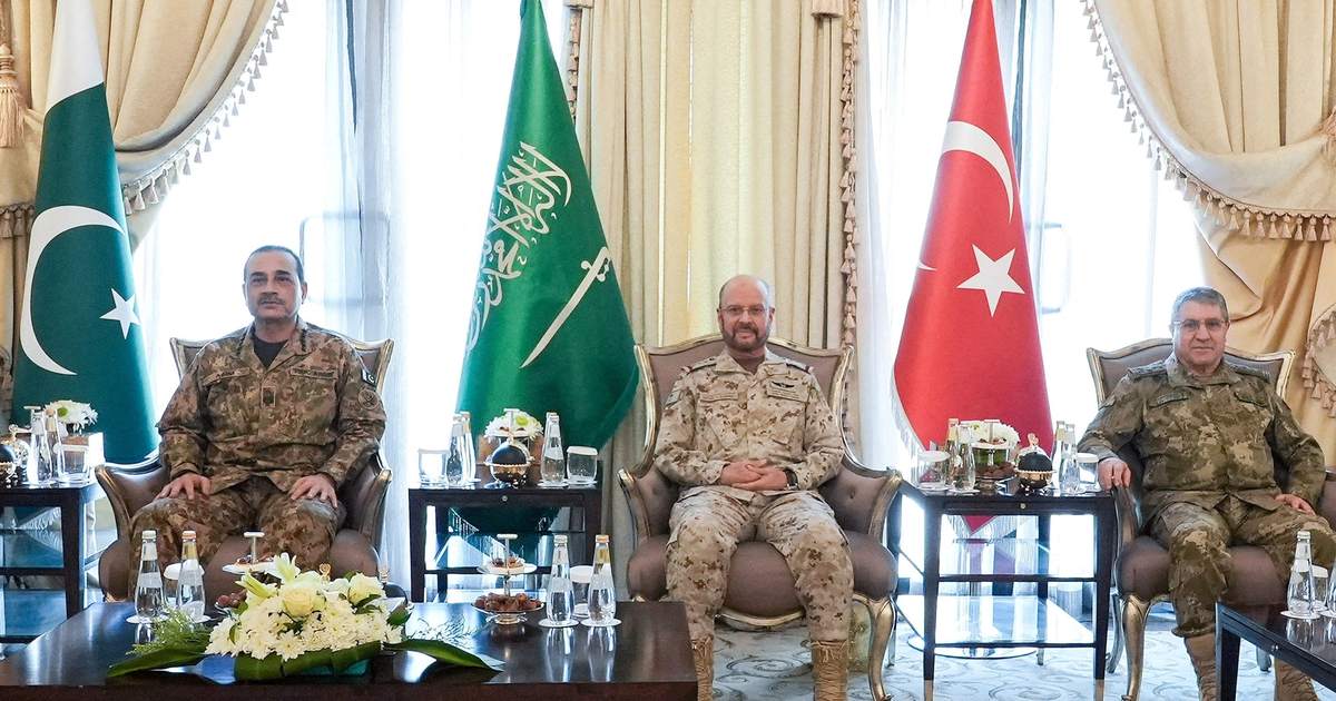 Pakistan talks peace with Iran, defends Saudis against Tehran’s proxies