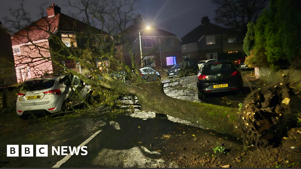Thousands in North West without power and cars wrecked in Storm Boelo - BBC